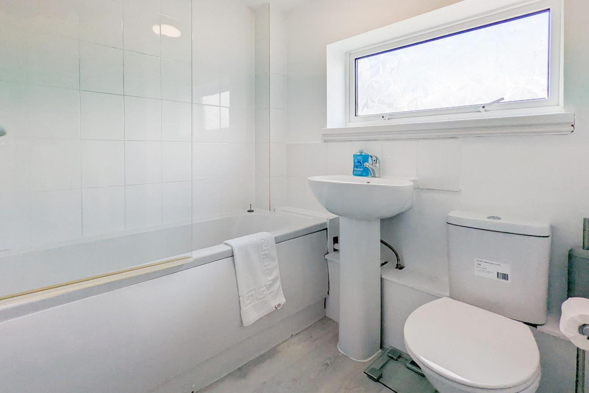 5-Bedroom Contractor House With 10 Beds Free Parking And Free Wifi - Outfield Homes By Your Lettings Short Lets & Serviced Accommodation 彼得伯勒 外观 照片