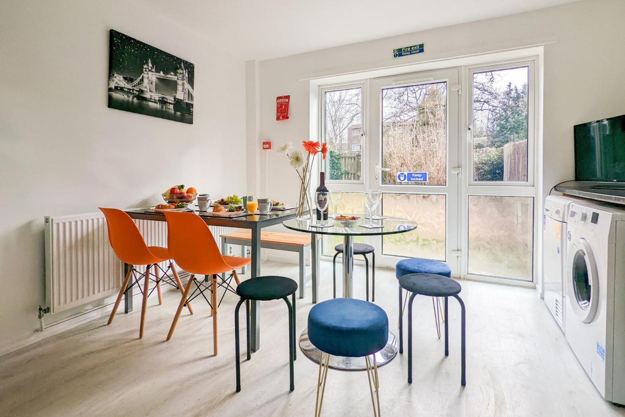 5-Bedroom Contractor House With 10 Beds Free Parking And Free Wifi - Outfield Homes By Your Lettings Short Lets & Serviced Accommodation 彼得伯勒 外观 照片