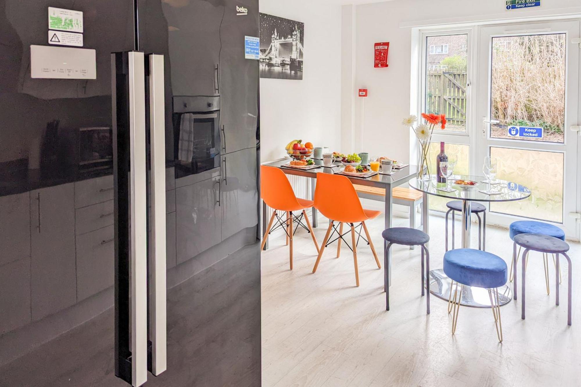 5-Bedroom Contractor House With 10 Beds Free Parking And Free Wifi - Outfield Homes By Your Lettings Short Lets & Serviced Accommodation 彼得伯勒 外观 照片